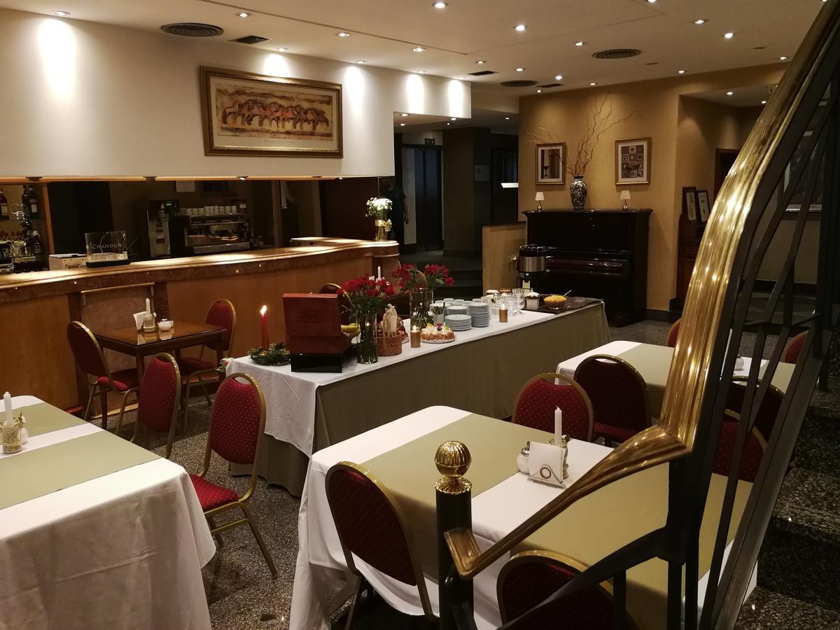Hotel Irun Буенос Айрес Екстериор снимка
